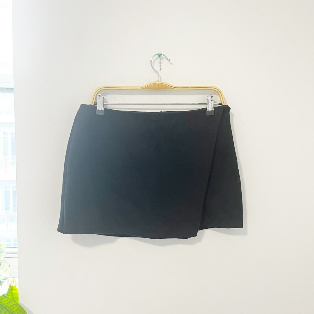 NEW Abercrombie & Fitch Black Wool Mini Skirt Size Medium